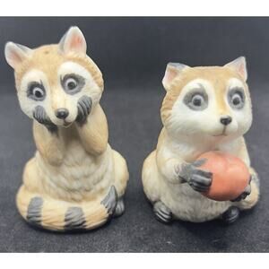 Franklin Mint Noah's Ark Raccoon Salt and Pepper Shakers. * pre-Owned*